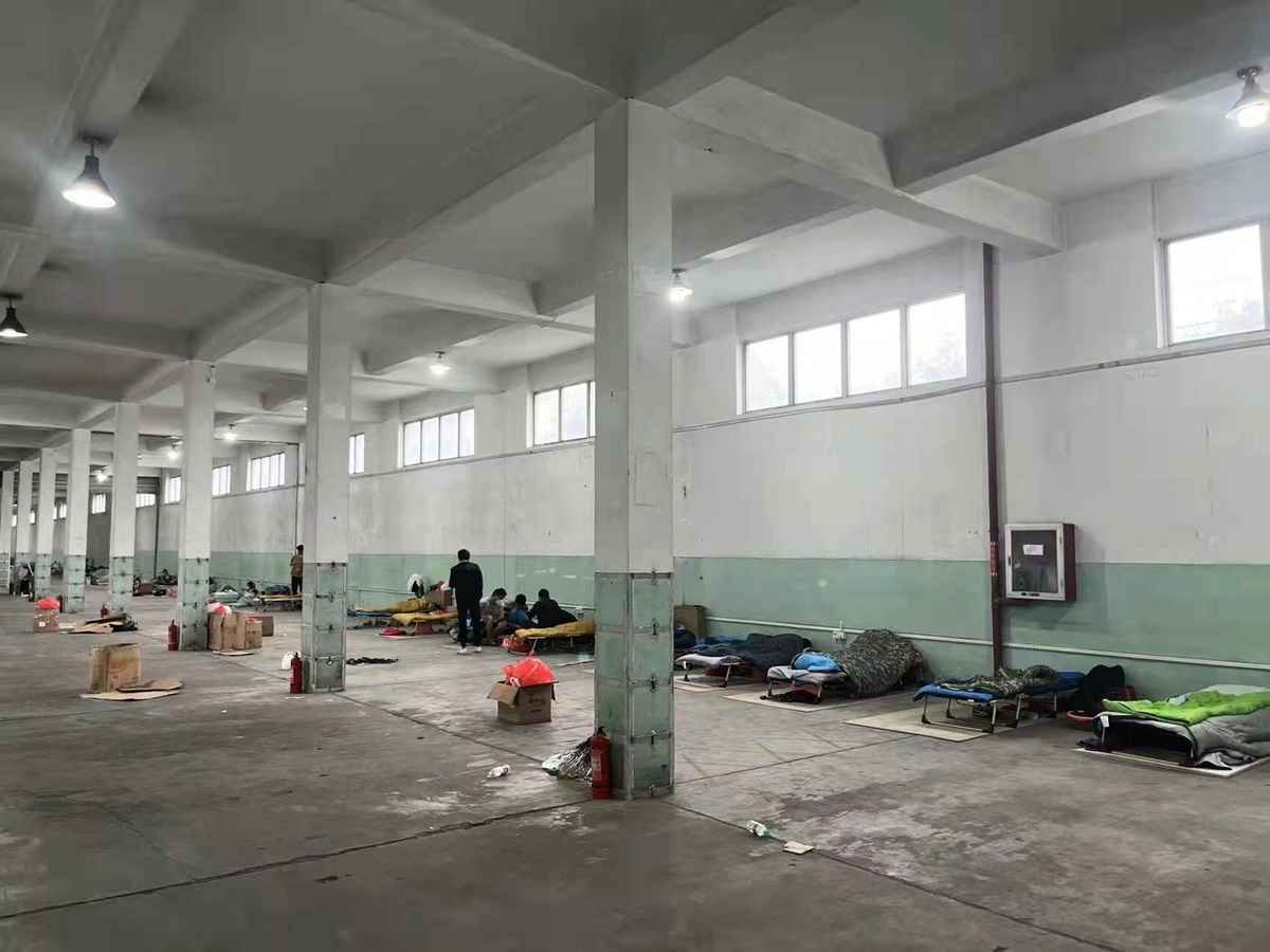 圖為上海一處隔離倉庫。（受訪者提供）
