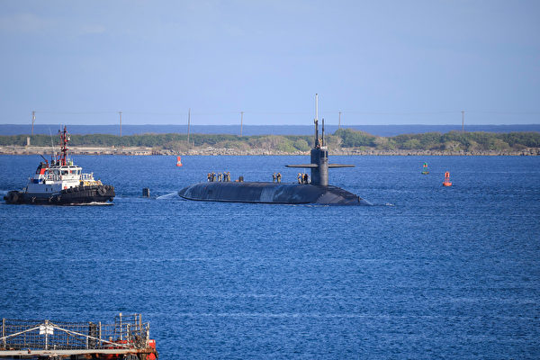 2022年1月14日，美軍的俄亥俄級彈道導彈潛艇內華達號（SSBN 733）抵達關島阿普拉港。（美國海軍）