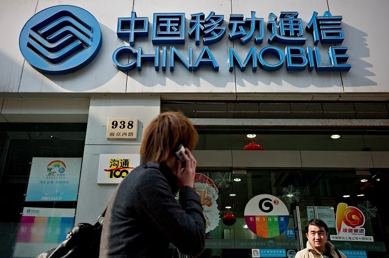 圖為在上海的中國移動電信公司。（Philippe Lopez/AFP/Getty Image）