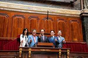 游錫堃率團訪問歐洲 法國破例開放參觀凡爾賽宮議場