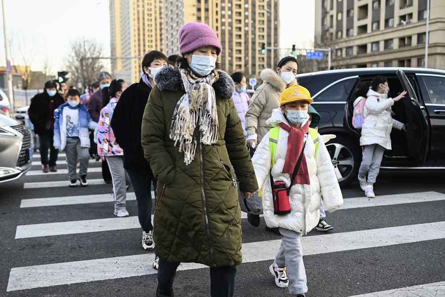 爆發聚集性疫情 中國多地學校停課