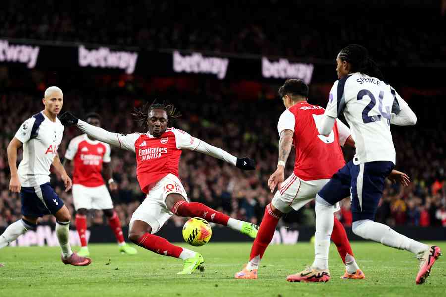 英超：阿仙奴勝熱刺領跑 利物浦和曼城落敗