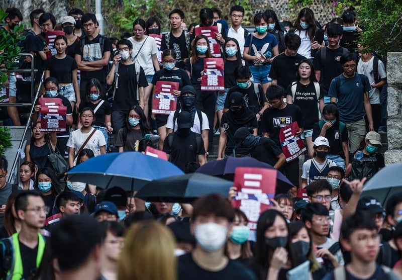 組圖：中大生校園罷課遊行 聲援被捕示威者