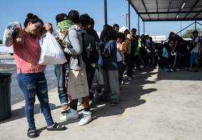 墨西哥重置數千非法移民 緩解邊境壓力