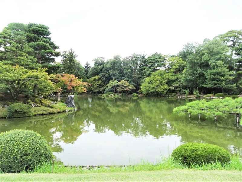 造訪日本知名「兼六園」古樸景致獨具韻味