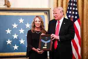 特朗普簽法案 榮譽勳章年金提高逾三倍