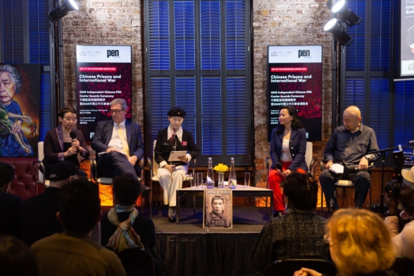 大陸資深記者獲頒獨立中文筆會「自由寫作獎」