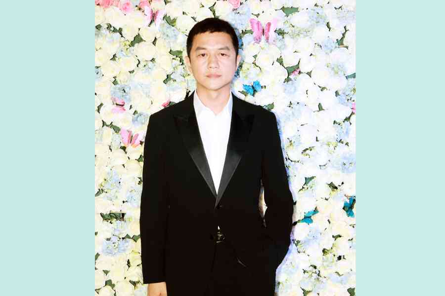 演員李亞鵬開發的雪山藝術小鎮被申請破產