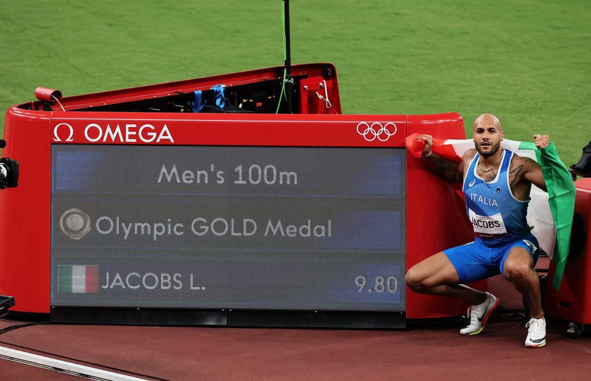 2021年08月1日，意大利小伙子雅各布斯以9.80秒成為新的百米「飛人」。（GIUSEPPE CACACE/AFP via Getty Images）