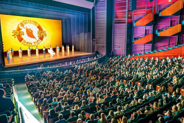 「一道美麗的奇觀」神韻西雅圖再次爆滿