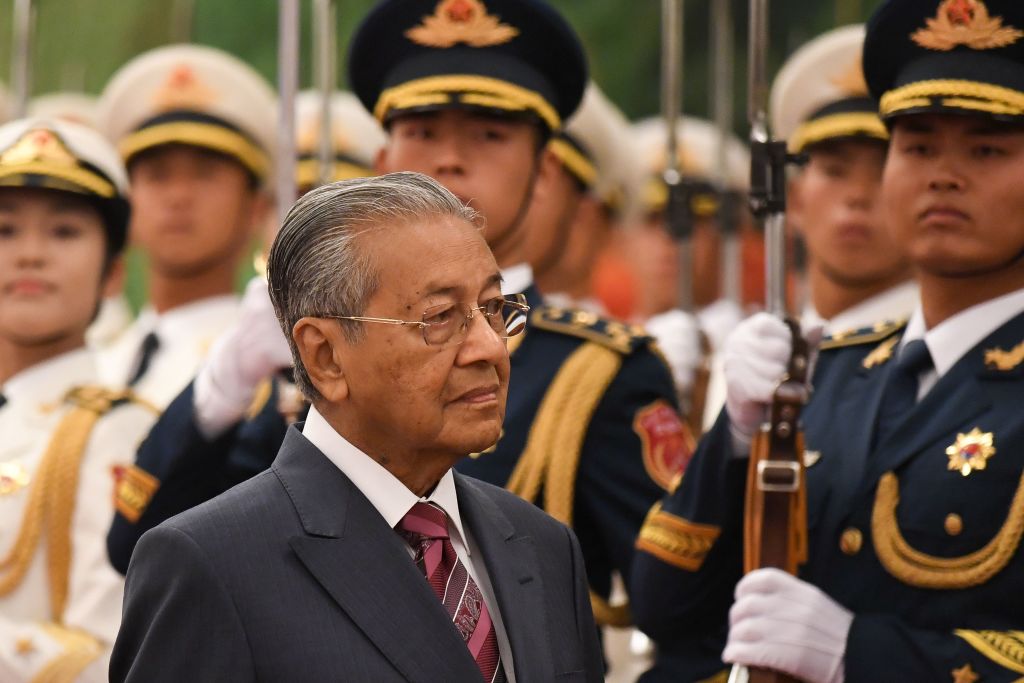 在結束五天訪華之旅前的北京記者招待會上，馬來西亞總理哈蒂爾公開表示，要結束中共在馬來西亞的核心投資項目。（WANG ZHAO/AFP/Getty Images）