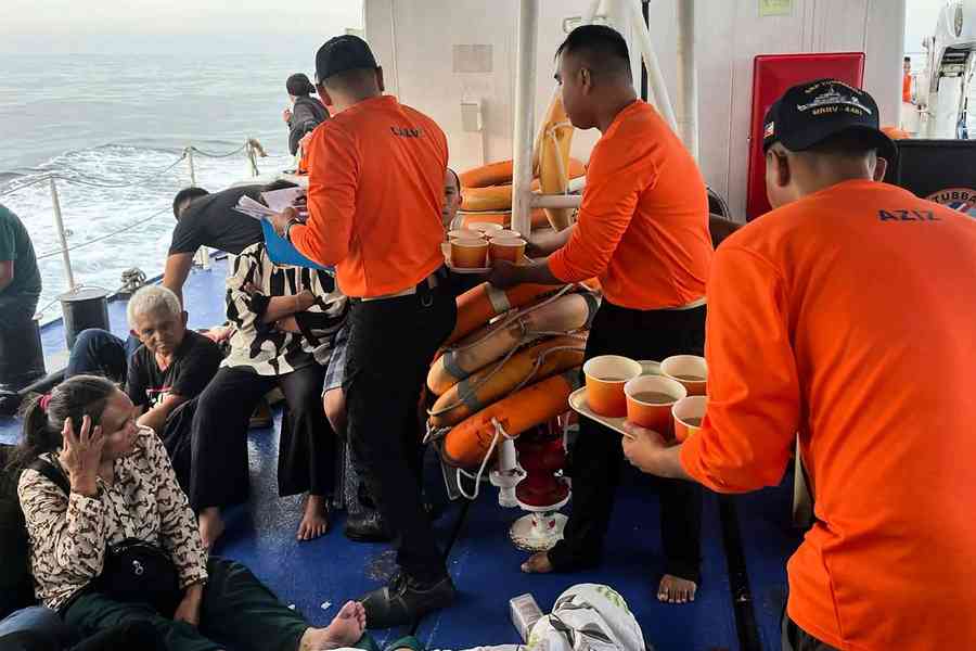 菲律賓渡輪沉沒 316人獲救 15死28失蹤