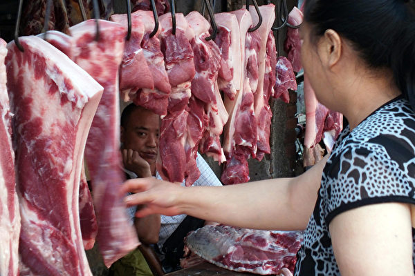 非洲豬瘟在大陸肆虐，由於中共多次向民眾強調，只要將豬肉煮熟食用就好，近半年出現「產供銷一條龍」等涉及病死豬的多宗案件。（ AFP ）