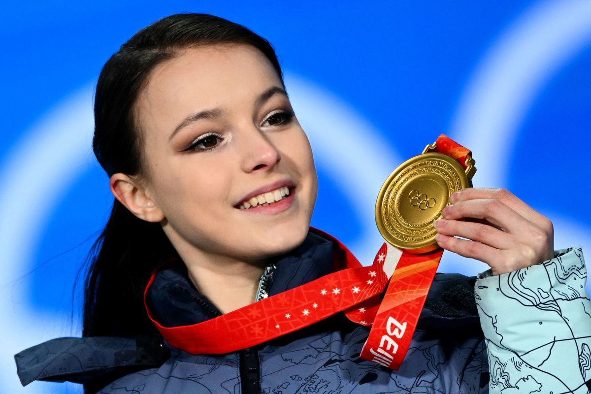 2022年2月18日，俄羅斯選手Anna Shcherbakova在北京冬奧會女子單人花樣滑冰中摘金。（SEBASTIEN BOZON/AFP via Getty Images）