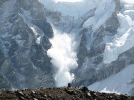 加拿大洛磯山脈雪崩 3世界級登山者恐遇難