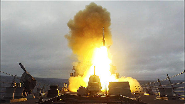 2021年5月26日，美軍的伯克級驅逐艦伊格內修斯號（DDG 117）在大西洋的強大盾牌演習期間實彈發射了 SM-3型導彈。（美國海軍）