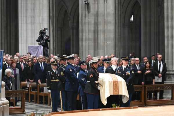 前美副總統切尼葬禮在華盛頓國家大教堂舉行