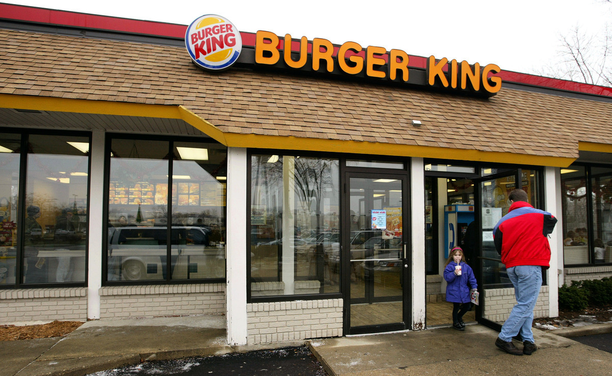 漢堡王初創業時曾面臨資金用盡的窘境。圖為2002年12月13日漢堡王位於伊利諾州Park Ridge的門市。（Tim Boyle/Getty Images）