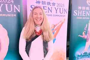 神韻倫敦再掀熱潮 法輪大法訊息觸動人心