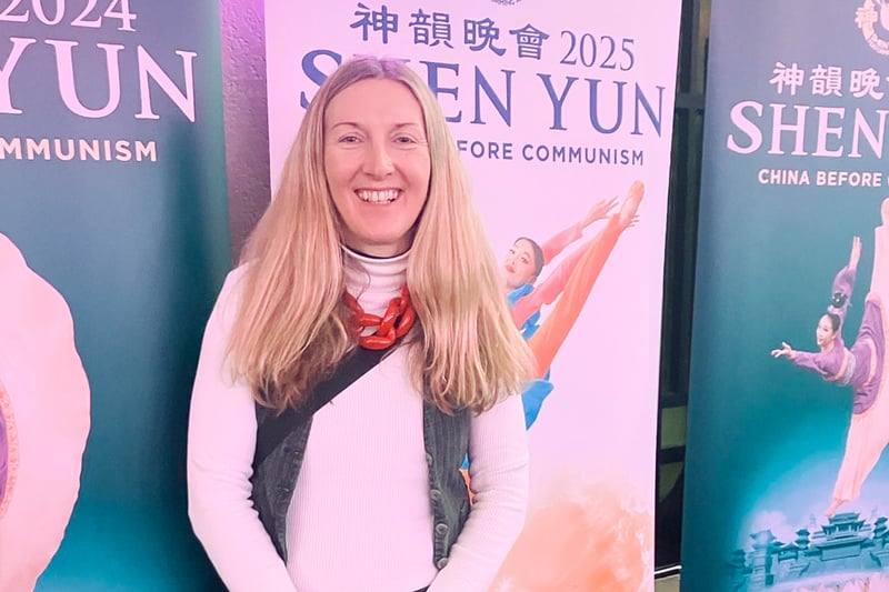 神韻倫敦再掀熱潮 法輪大法訊息觸動人心