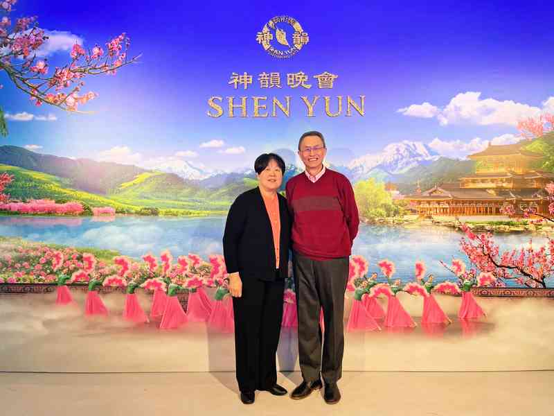 走出人生迷茫 學界精英新年感恩李洪志大師