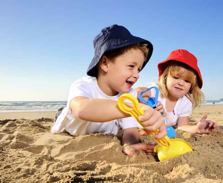美國女童在沙灘被沙活埋 專家提醒挖洞很危險