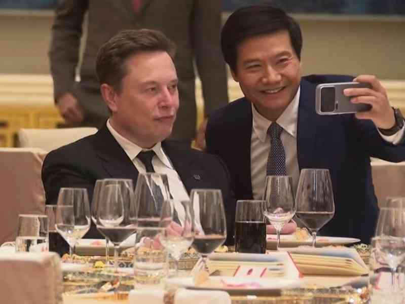 特朗普訪華｜馬斯克現身習特會國宴 雷軍半蹲求合影