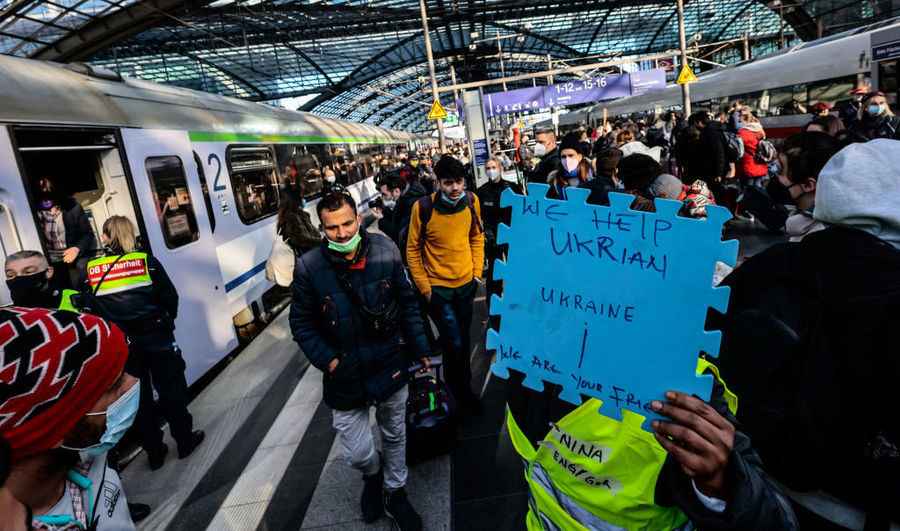 烏克蘭危機｜逾千難民抵柏林 歐洲現大規模移民潮