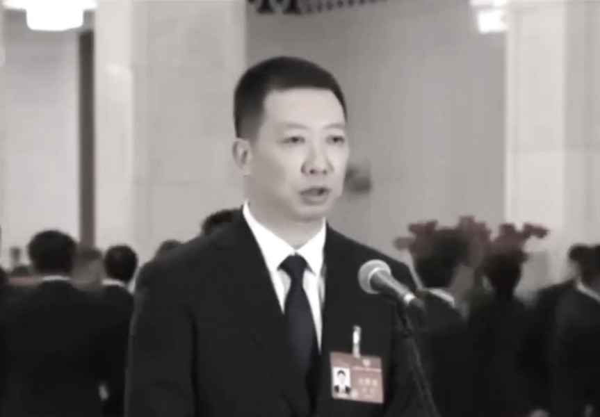 四川司法廳副廳長兩會受訪時「思維短路」