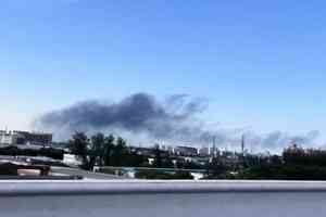 上海寶山區一廠房突發大火 濃煙綿延數公里