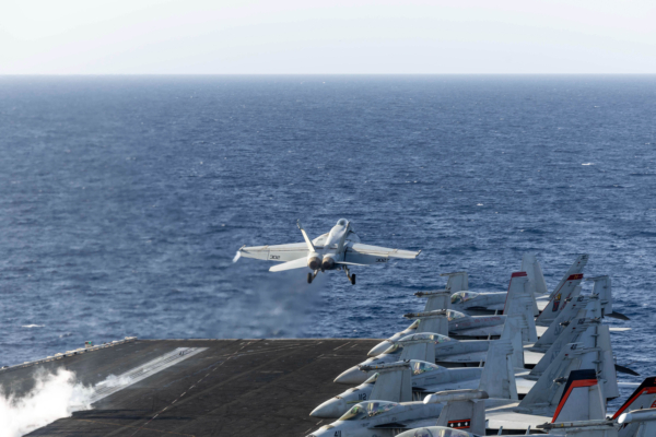 從杜魯門號航母側翻 F/A-18E戰機墜入紅海