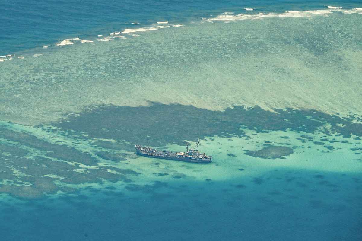 2023年3月9日拍攝的鳥瞰圖顯示，菲律賓船隻「馬德雷山號」（BRP Sierra Madre）在南海仁愛礁（Second Thomas Shoal，又稱第二托馬斯淺灘）擱淺。（Jam Sta Rosa/AFP via Getty Images）