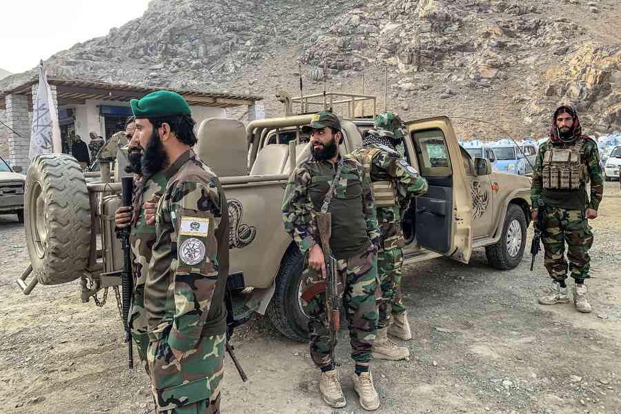 巴基斯坦空襲阿富汗 巴防長稱公開交戰