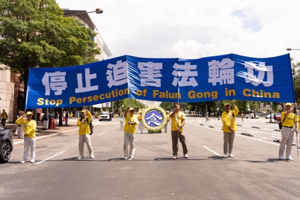 海外法輪功學員舉行大型遊行示威,呼籲制止中共的迫害。(大紀元)