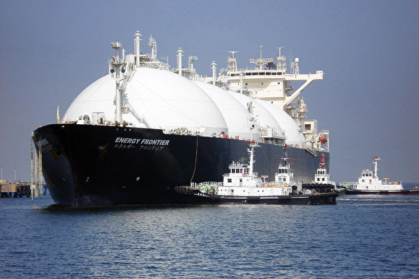 圖為液化天然氣(LNG)油輪。示意圖。(STR/AFP via Getty Images)
