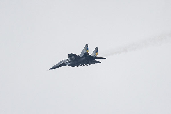 2023年1月1日，烏克蘭的米格-29戰機飛躍烏克蘭東部地區。（Sameer Al-DOUMY/AFP via Getty Images）