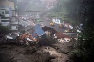 日本爆大規模泥石流 場面嚇人 20人失蹤