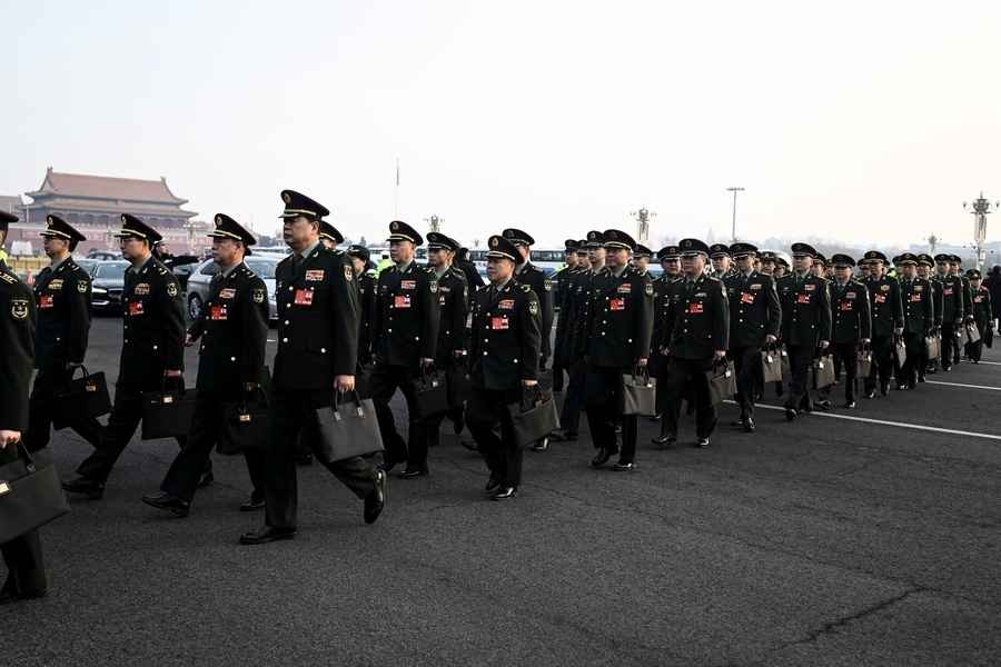 分析：中共軍委成員合照藏權鬥內幕