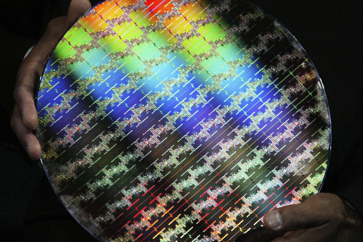 晶圓呈圓形，是製造半導體晶片的基本材料。（Koichi Kamoshida/Getty Images）