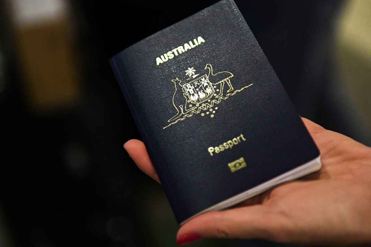 澳洲護照資料圖。（PATRICK T. FALLON/AFP via Getty Images）