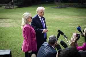 特朗普稱伊朗海軍、空軍及防空系統已被毀