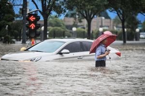 外媒記者報道鄭州洪水受威脅 被指中共推動