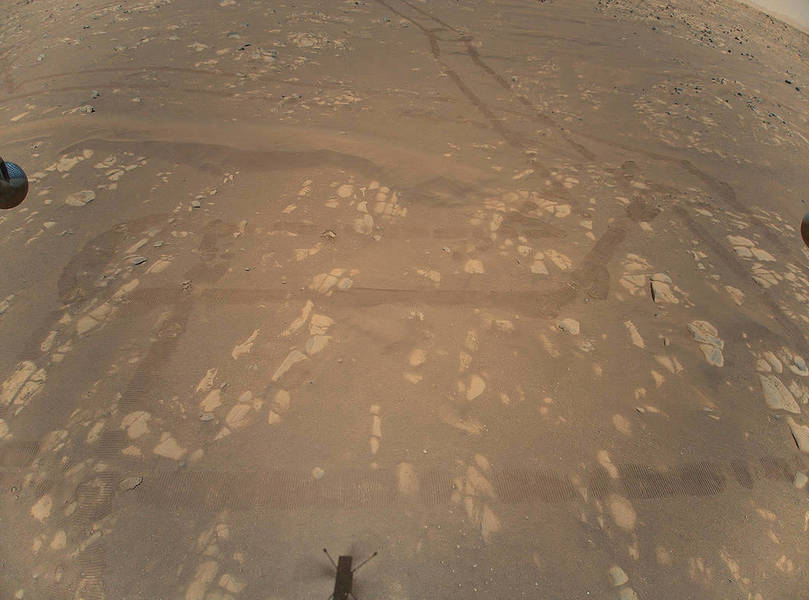 NASA發佈創新號首張火星空拍彩照