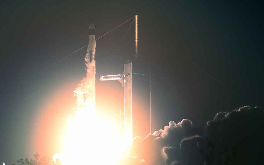 SpaceX成功將NASA四名太空人送往太空站