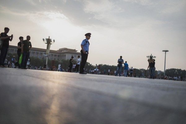 顏建發認為，中共最大的危機在於經濟，大整改一旦處理不好，中國的整個體系就會進入崩潰，會失序。北京天安門廣場，資料圖。（Fred Dufour/AFP/Getty Images）