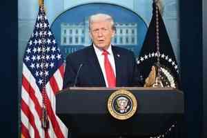 特朗普參加白宮新聞會 講述執政一年成就