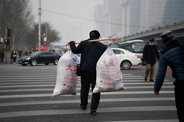 中國經濟差就業難 部份農民工時薪降三份一