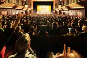 神韻揭示世人曾是神 日本精英感悟人生意義