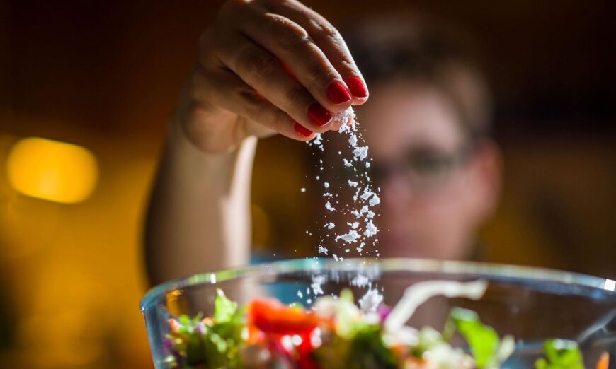 研究：吃鹽太少可能和太多一樣有危險