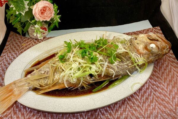 【梁廚美食】清蒸大紅石斑～蒸魚技巧學起來！
